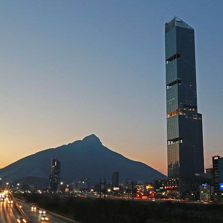 Hilton Garden Inn Monterrey Obispado Exterior foto